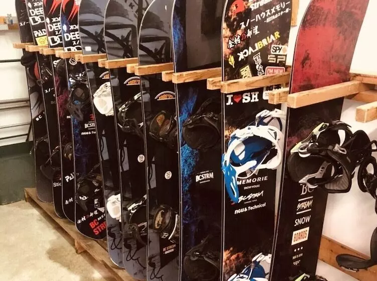 ペンション Snowhouse Memorie Hotel 石打丸山