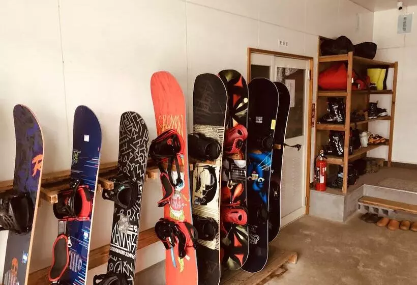 ペンション Snowhouse Memorie Hotel 石打丸山