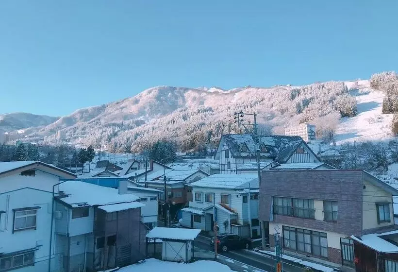 ペンション Snowhouse Memorie Hotel 石打丸山