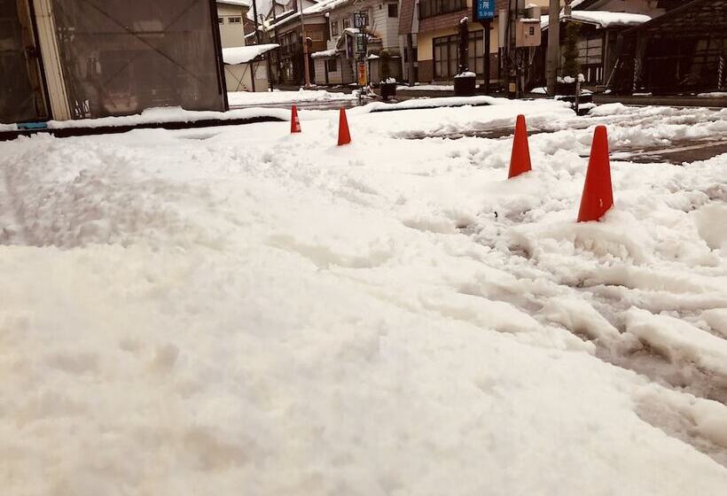 Пансион Snowhouse Memorie Hotel 石打丸山