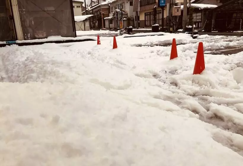 ペンション Snowhouse Memorie Hotel 石打丸山