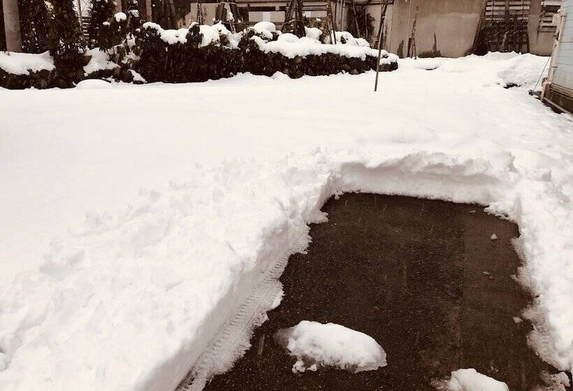 Пансион Snowhouse Memorie Hotel 石打丸山