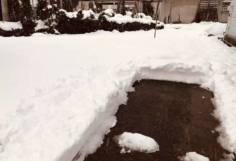 ペンション Snowhouse Memorie Hotel 石打丸山