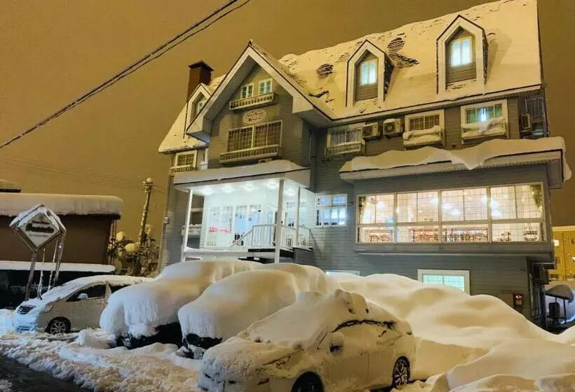 ペンション Snowhouse Memorie Hotel 石打丸山
