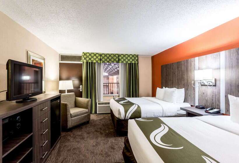 בית מלון כפרי Comfort Inn & Suites Nashville Downtown Stadium