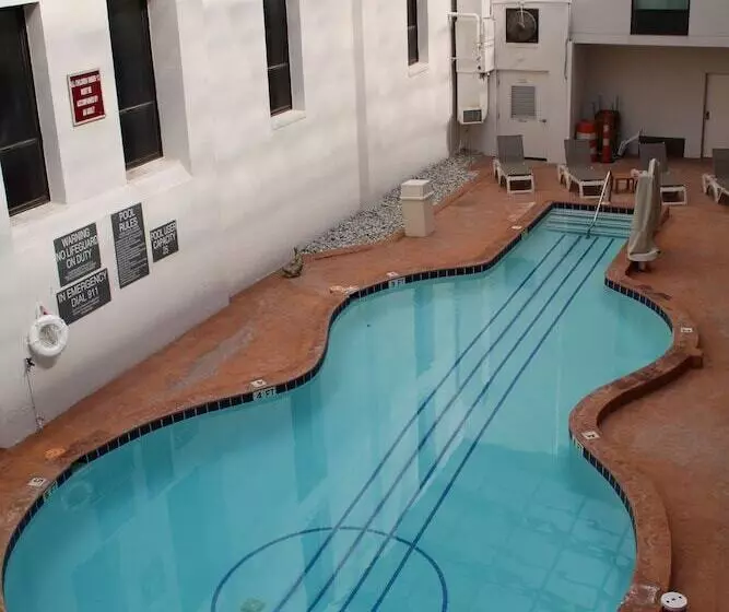 호텔 Comfort Inn & Suites Nashville Downtown   Stadium