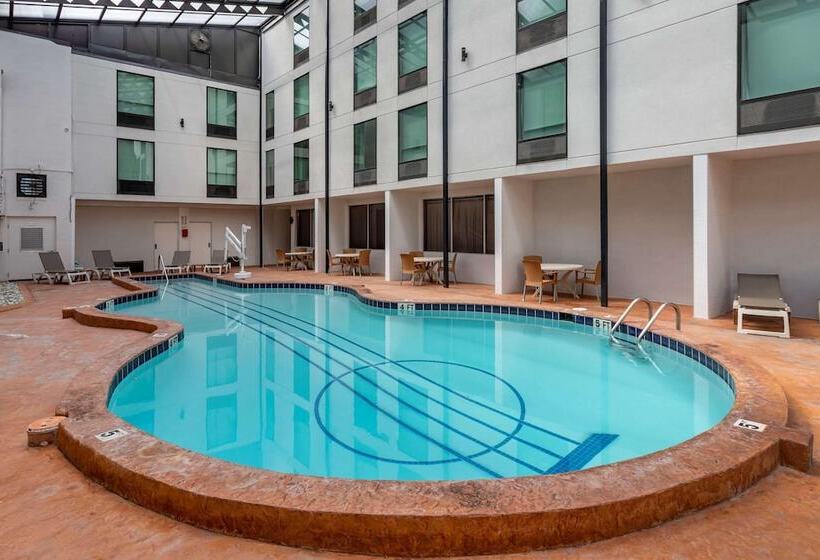 בית מלון כפרי Comfort Inn & Suites Nashville Downtown Stadium