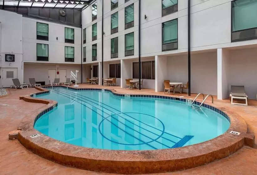 호텔 Comfort Inn & Suites Nashville Downtown   Stadium