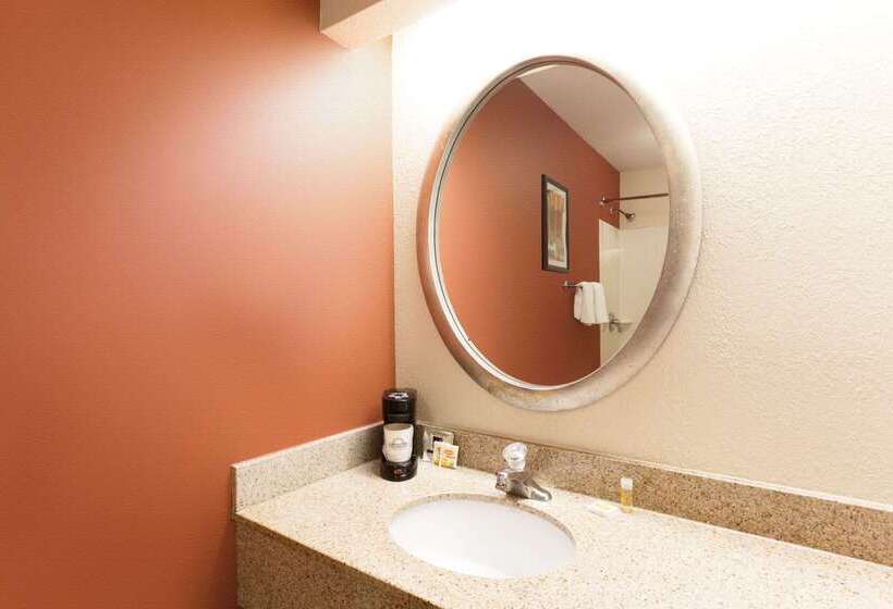 בית מלון כפרי Days Inn By Wyndham Monmouth Junction S Brunswick Princeton