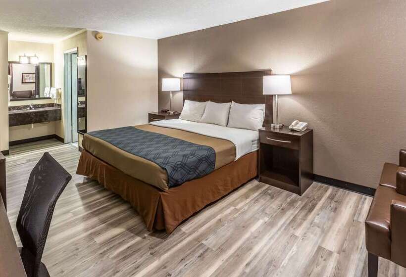 فندق Econo Lodge Inn & Suites