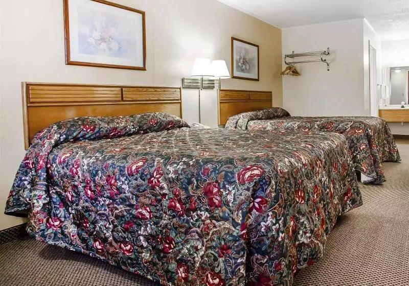 فندق Econo Lodge Inn & Suites