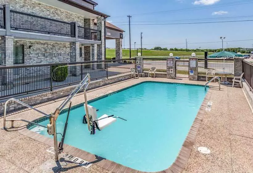 فندق Quality Inn I 10 East Near Frost Bank Center