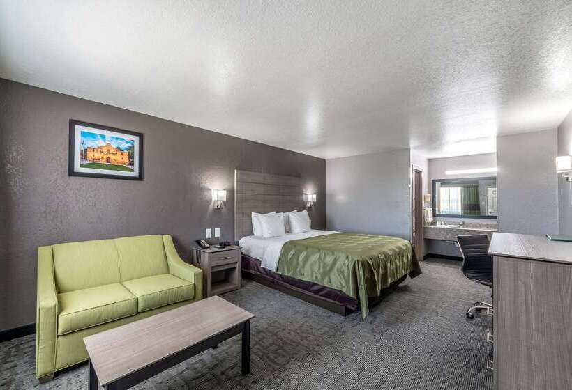 בית מלון כפרי Quality Inn I 10 East Near Frost Bank Center