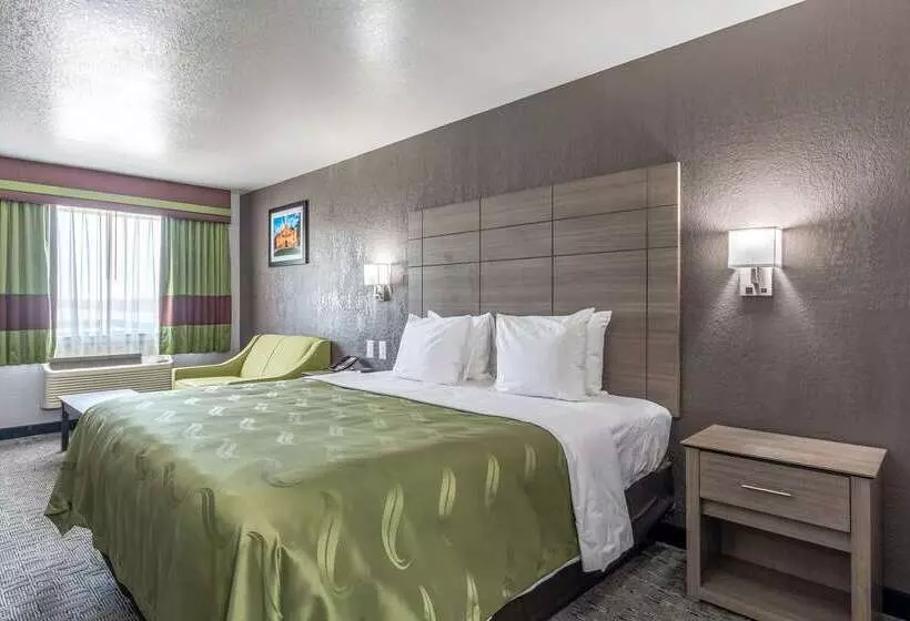 فندق Quality Inn I 10 East Near Frost Bank Center