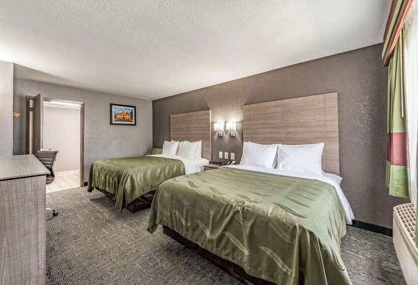 בית מלון כפרי Quality Inn I 10 East Near Frost Bank Center