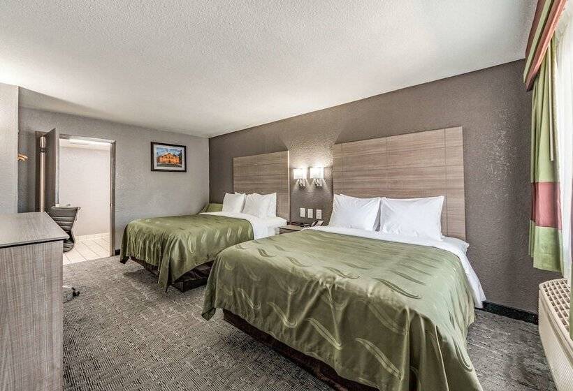 בית מלון כפרי Quality Inn I 10 East Near Frost Bank Center