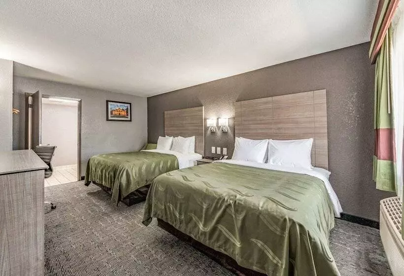 فندق Quality Inn I 10 East Near Frost Bank Center