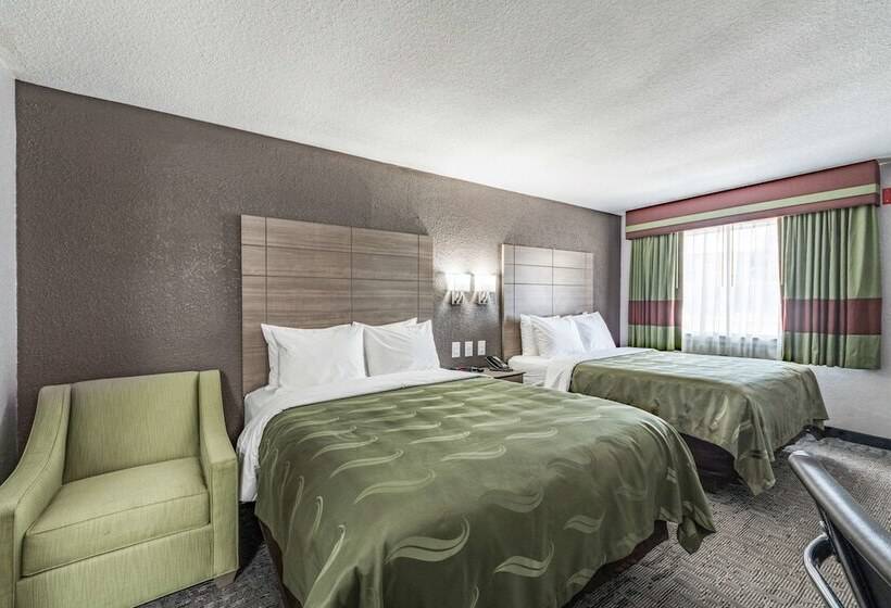 בית מלון כפרי Quality Inn I 10 East Near Frost Bank Center