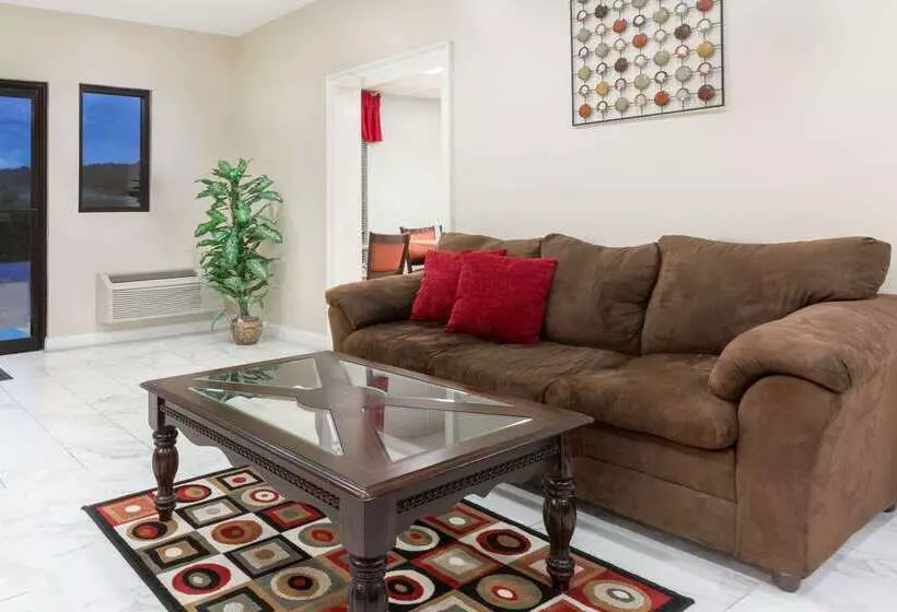 호텔 Ramada By Wyndham Pelham