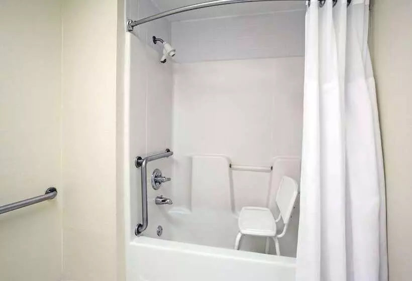 호텔 Ramada By Wyndham Pelham