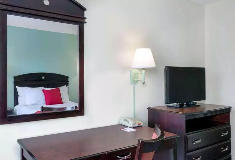 호텔 Ramada By Wyndham Pelham