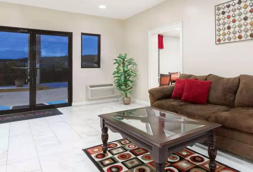 호텔 Ramada By Wyndham Pelham