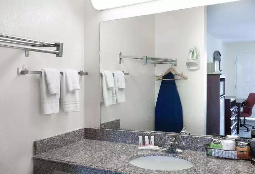 호텔 Ramada By Wyndham Pelham