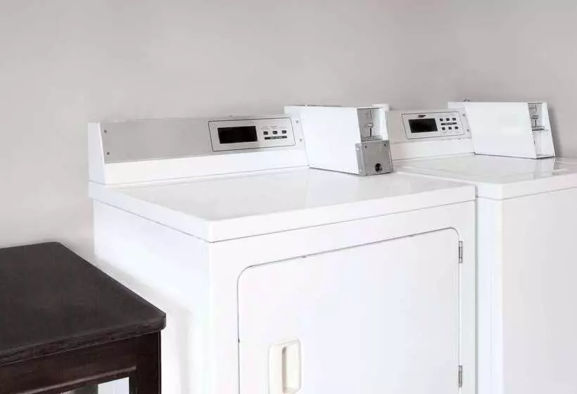 호텔 Ramada By Wyndham Pelham