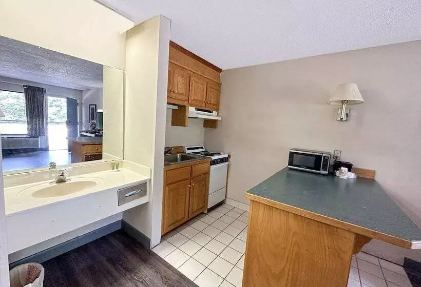 ホテル Executive Inn Ridgeway I 77