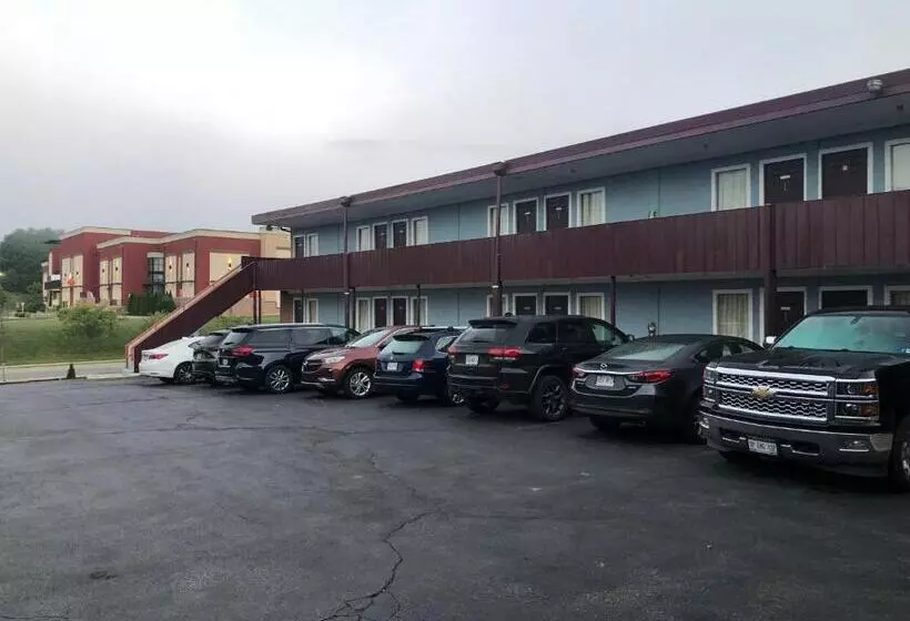 ホテル Red Carpet Inn  Blacksburg