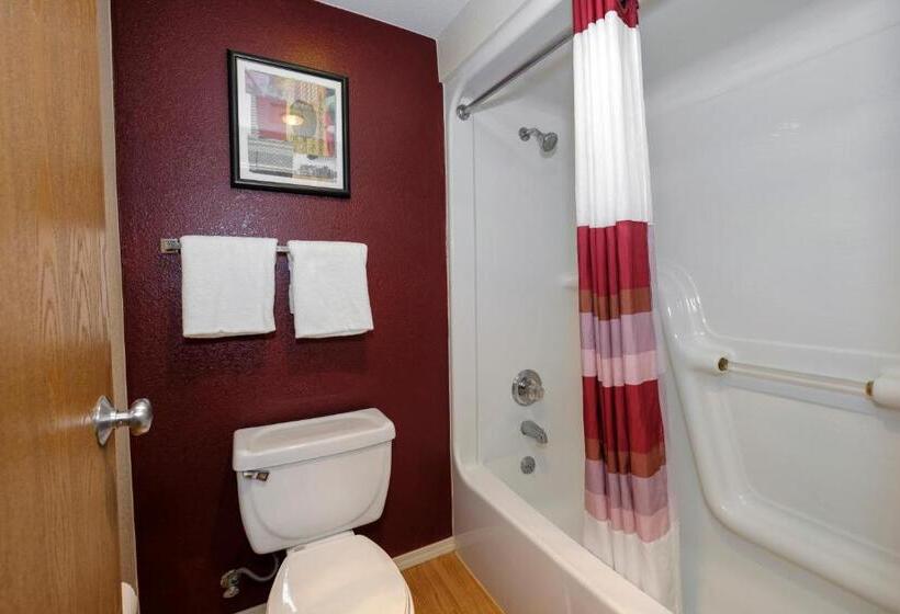 בית מלון כפרי Red Roof Inn Holton