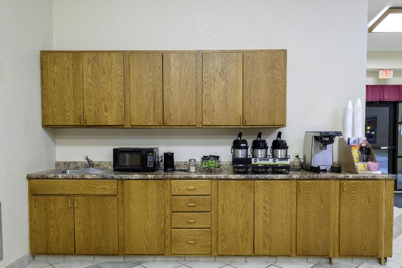 בית מלון כפרי Red Roof Inn Holton