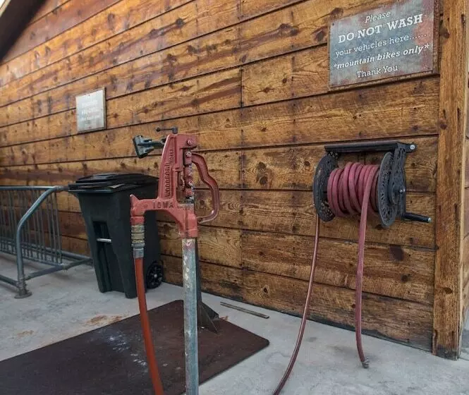 בית מלון כפרי Red Stone Inn