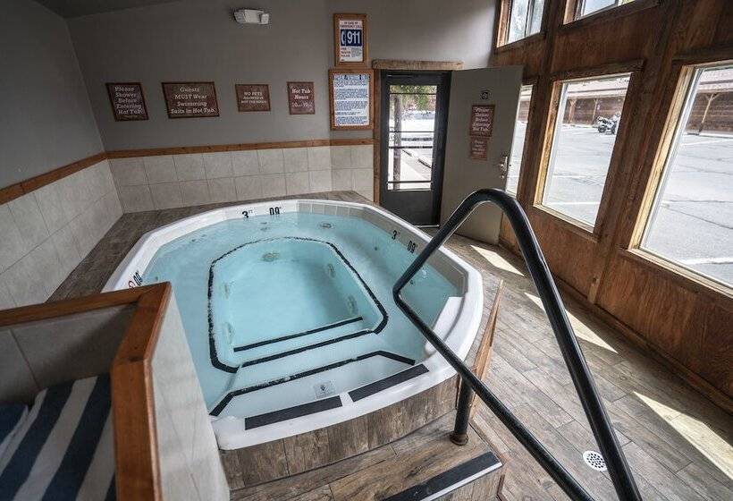 هتل Red Stone Inn