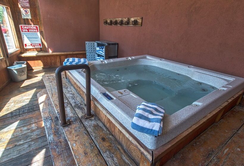 هتل Red Stone Inn