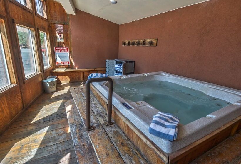 هتل Red Stone Inn