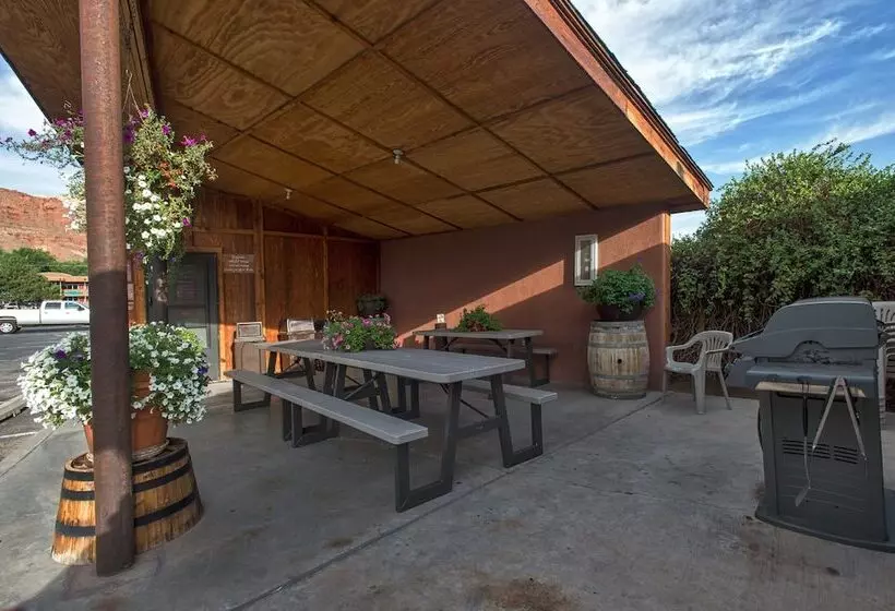 בית מלון כפרי Red Stone Inn