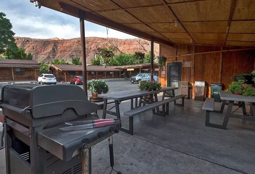 בית מלון כפרי Red Stone Inn