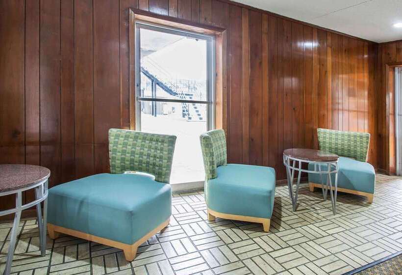 Отель Rodeway Inn & Suites Winter Haven Chain Of Lakes