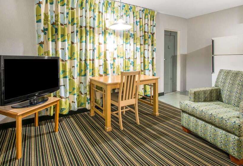 Отель Rodeway Inn & Suites Winter Haven Chain Of Lakes