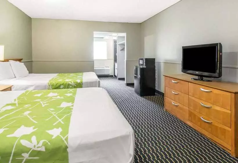 בית מלון כפרי Rodeway Inn & Suites Winter Haven Chain Of Lakes