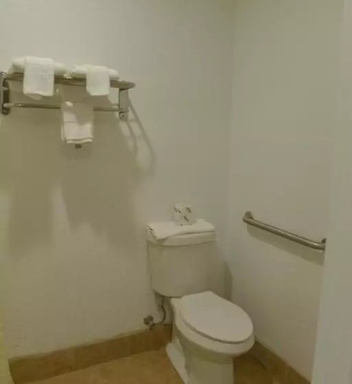 בית מלון כפרי Rodeway Inn & Suites Winter Haven Chain Of Lakes