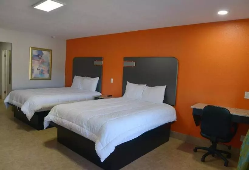 בית מלון כפרי Rodeway Inn & Suites Winter Haven Chain Of Lakes