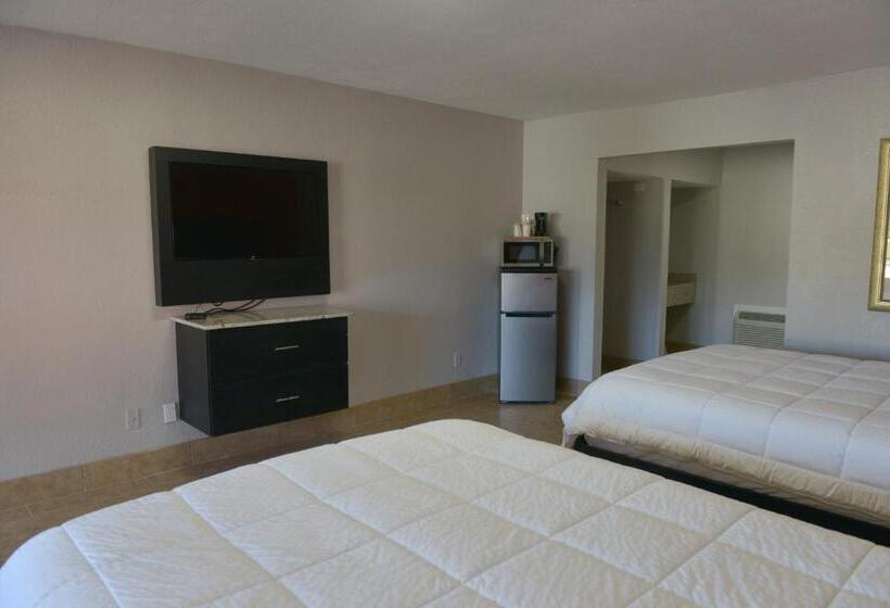 Отель Rodeway Inn & Suites Winter Haven Chain Of Lakes