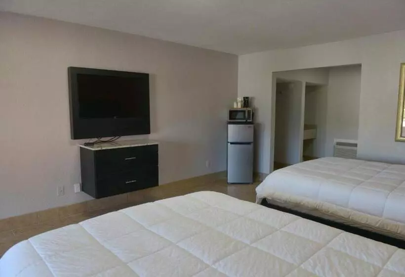 בית מלון כפרי Rodeway Inn & Suites Winter Haven Chain Of Lakes