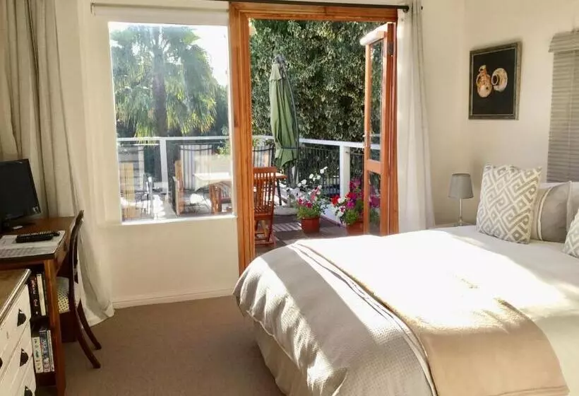 Majatalo Oceangolf Guest House