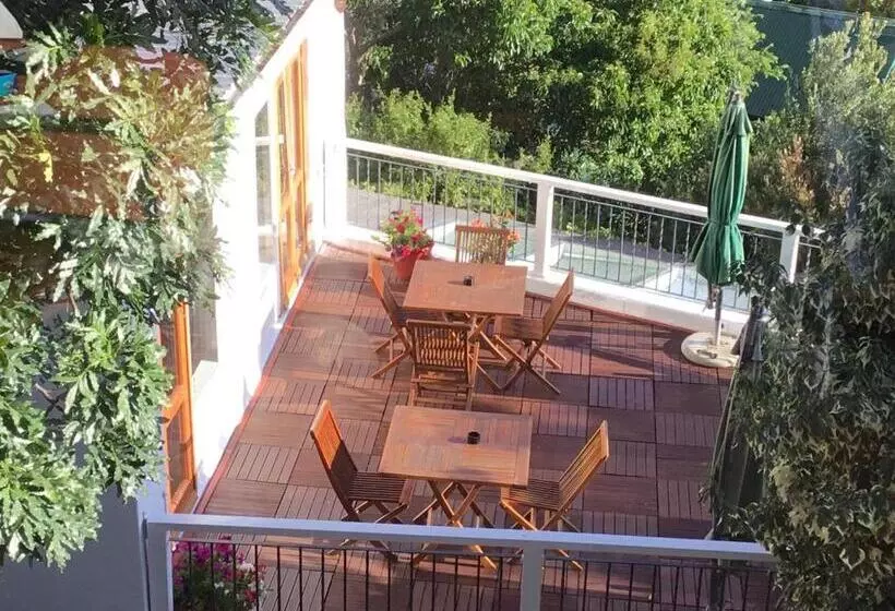 Majatalo Oceangolf Guest House