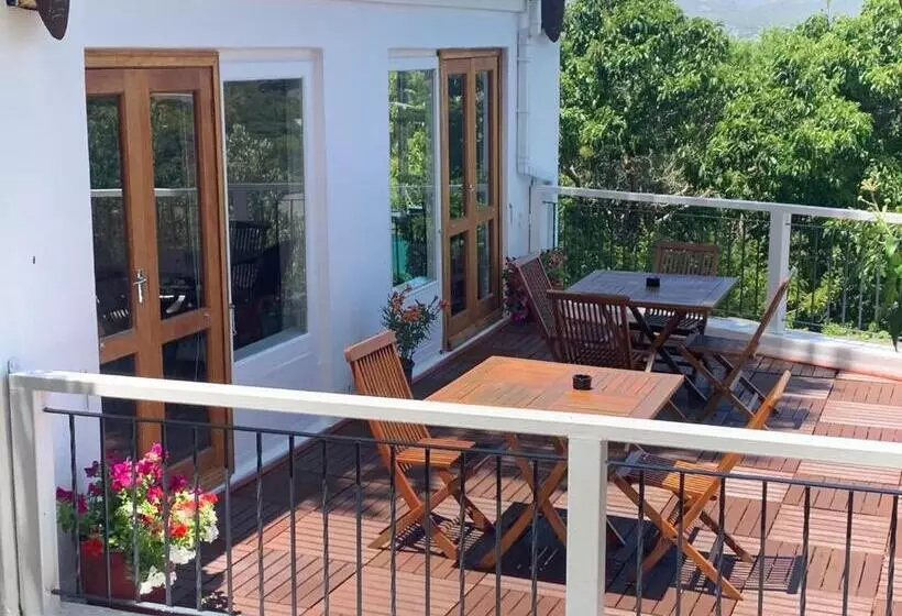 Majatalo Oceangolf Guest House