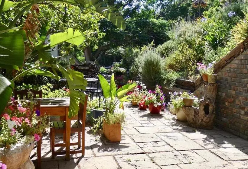 Majatalo Oceangolf Guest House