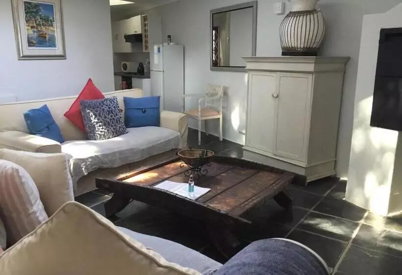 Majatalo Oceangolf Guest House